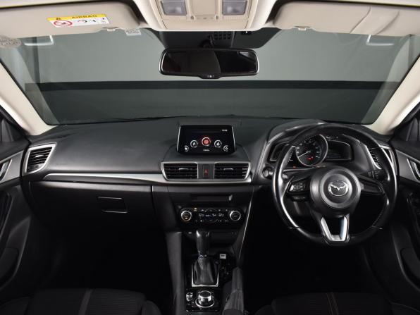 Mazda Axela III Рестайлинг с пробегом 2017 года, цена 1 399 995 рублей, 93212 км, хэтчбек, Автокод Объявления