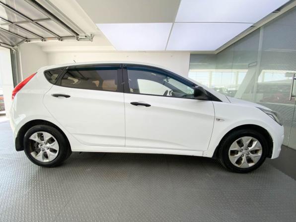Hyundai Solaris I Рестайлинг с пробегом 2016 года, цена 670 000 рублей, 178975 км, хэтчбек, Автокод Объявления