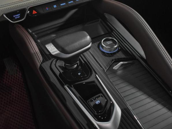 Geely Monjaro I с пробегом 2023 года, цена 3 100 000 рублей, 43470 км, внедорожник, Автокод Объявления