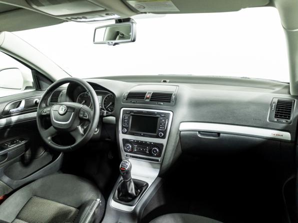 Skoda Octavia II (A5) Рестайлинг с пробегом 2012 года, цена 899 585 рублей, 309831 км, универсал, Автокод Объявления