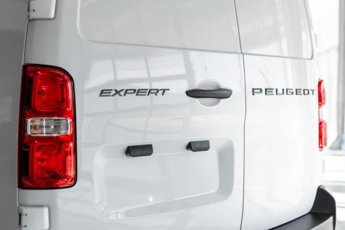 Peugeot Expert III Рестайлинг с пробегом 2025 года, цена 5 099 000 рублей, 10 км, фургон, Автокод Объявления