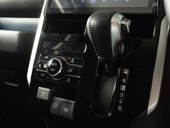 Toyota Roomy I Рестайлинг с пробегом 2022 года, цена 1 349 995 рублей, 47934 км, микровэн, Автокод Объявления