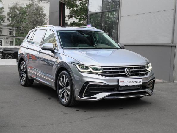 Volkswagen Tiguan II Рестайлинг с пробегом 2021 года, цена 4 055 000 рублей, 42788 км, внедорожник, Автокод Объявления