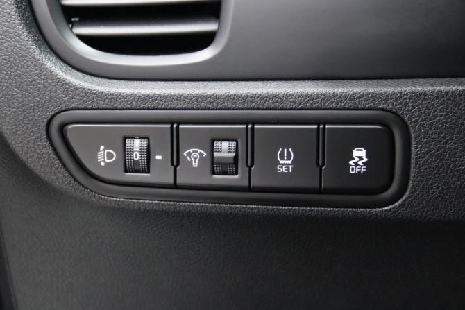 Kia Rio IV с пробегом 2018 года, цена 1 295 650 рублей, 105107 км, хэтчбек, Автокод Объявления