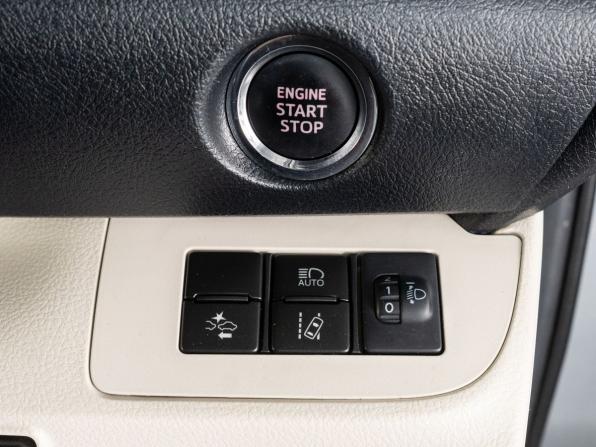 Toyota Sienta II с пробегом 2018 года, цена 1 080 000 рублей, 195576 км, компактвэн, Автокод Объявления