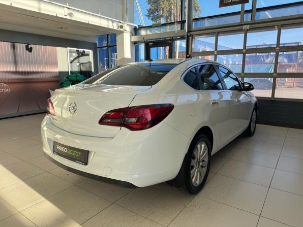 Opel Astra J Рестайлинг с пробегом 2013 года, цена 849 000 рублей, 154350 км, седан, Автокод Объявления