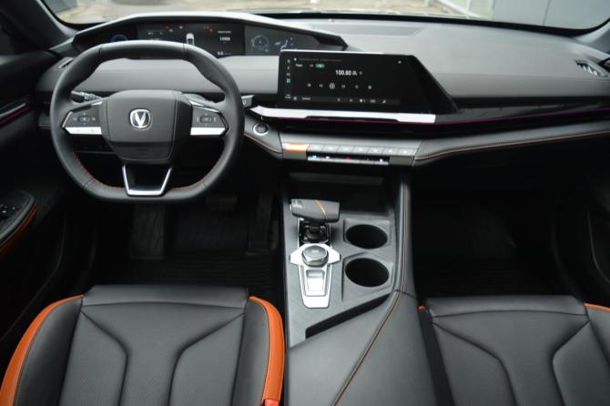 Changan UNI-V I с пробегом 2024 года, цена 2 350 000 рублей, 14988 км, лифтбек, Автокод Объявления