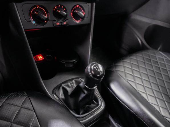 Volkswagen Polo V с пробегом 2011 года, цена 644 000 рублей, 256000 км, седан, Автокод Объявления