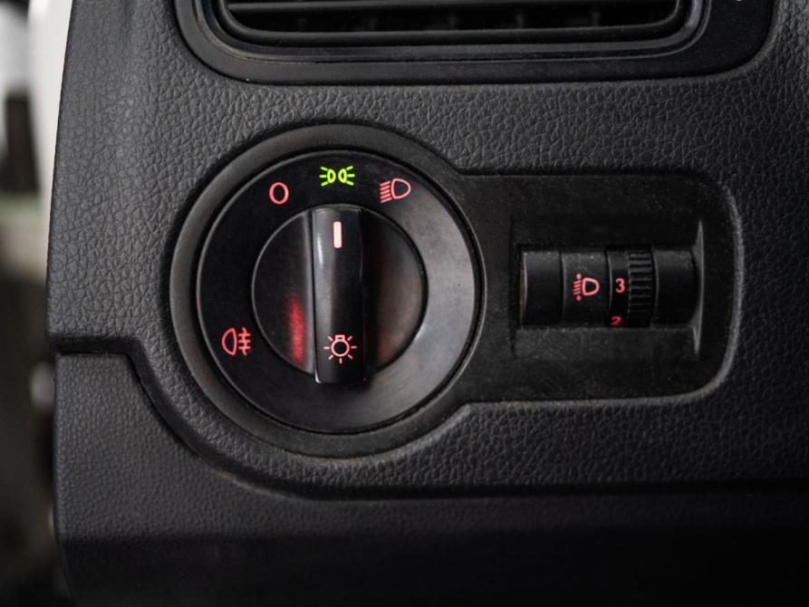 Volkswagen Polo V Рестайлинг Иркутск  - изображение 13