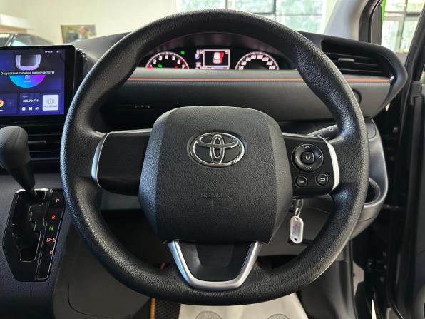 Toyota Sienta II Рестайлинг с пробегом 2022 года, цена 1 740 000 рублей, 77076 км, минивэн, Автокод Объявления