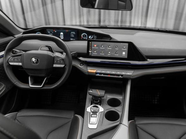 Changan UNI-V I с пробегом 2023 года, цена 2 280 000 рублей, 44764 км, лифтбек, Автокод Объявления