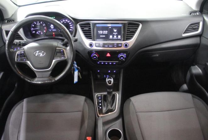 Hyundai Solaris II с пробегом 2018 года, цена 1 030 000 рублей, 191019 км, седан, Автокод Объявления
