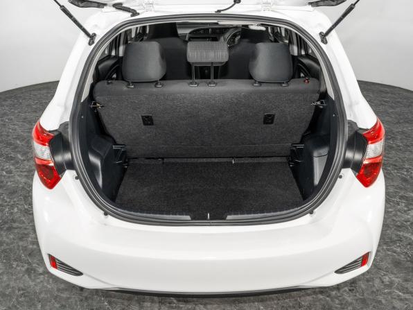 Toyota Vitz III (XP130) Рестайлинг 2 с пробегом 2018 года, цена 930 500 рублей, 54923 км, хэтчбек, Автокод Объявления