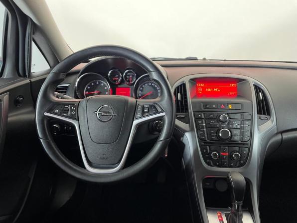 Opel Astra J Рестайлинг с пробегом 2013 года, цена 834 000 рублей, 172582 км, седан, Автокод Объявления