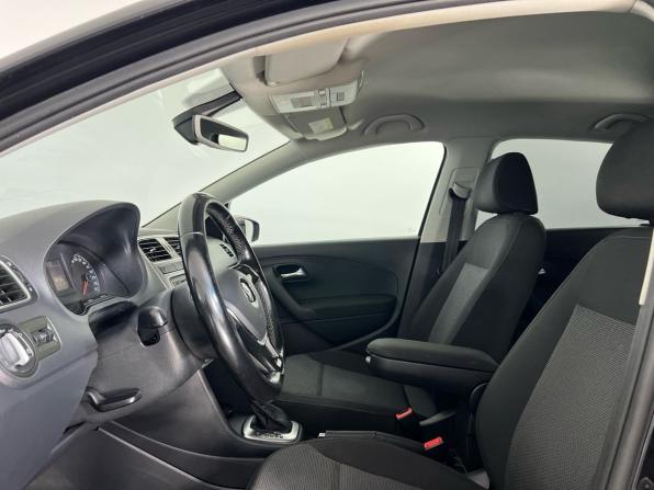 Volkswagen Polo V Рестайлинг с пробегом 2017 года, цена 949 000 рублей, 183000 км, седан, Автокод Объявления