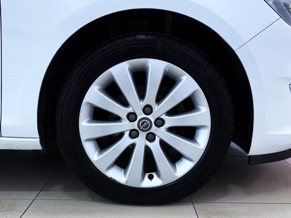 Opel Astra J Рестайлинг с пробегом 2013 года, цена 780 000 рублей, 195257 км, седан, Автокод Объявления