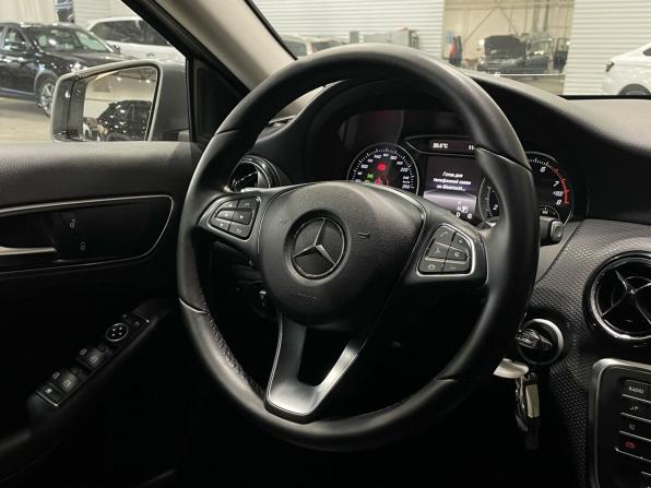 Mercedes-Benz A-Класс III (W176) Рестайлинг с пробегом 2015 года, цена 1 390 000 рублей, 143580 км, хэтчбек, Автокод Объявления
