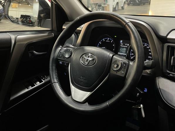 Toyota RAV4 IV (XA40) Рестайлинг с пробегом 2017 года, цена 2 240 000 рублей, 139600 км, внедорожник, Автокод Объявления