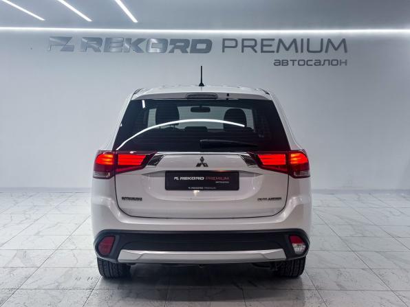 Mitsubishi Outlander III Рестайлинг 2 с пробегом 2015 года, цена 1 749 000 рублей, 179909 км, внедорожник, Автокод Объявления