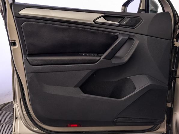 Volkswagen Tiguan II Рестайлинг с пробегом 2021 года, цена 2 370 000 рублей, 96071 км, внедорожник, Автокод Объявления