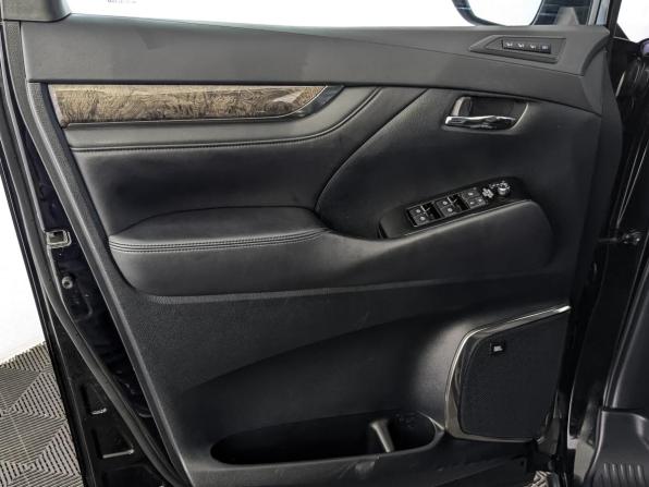 Toyota Alphard III Рестайлинг с пробегом 2018 года, цена 5 300 000 рублей, 70043 км, минивэн, Автокод Объявления