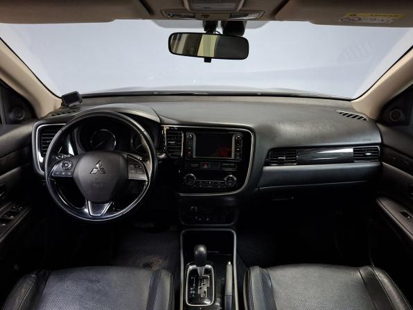 Mitsubishi Outlander III Рестайлинг 2 с пробегом 2017 года, цена 1 799 000 рублей, 196779 км, внедорожник, Автокод Объявления