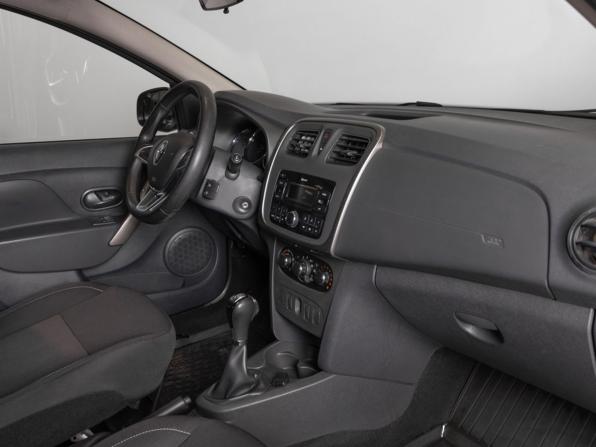 Renault Logan II Рестайлинг с пробегом 2019 года, цена 1 084 000 рублей, 142000 км, седан, Автокод Объявления