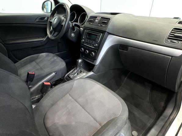 Skoda Yeti I Рестайлинг с пробегом 2015 года, цена 1 240 000 рублей, 208400 км, внедорожник, Автокод Объявления