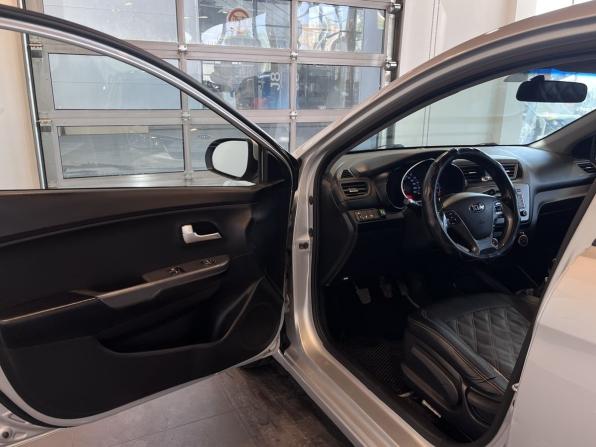 Kia Rio III Рестайлинг с пробегом 2017 года, цена 965 000 рублей, 178645 км, седан, Автокод Объявления