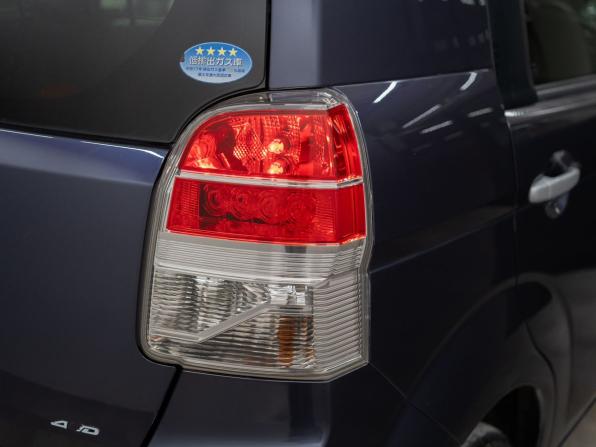 Toyota Spade с пробегом 2012 года, цена 950 000 рублей, 120000 км, компактвэн, Автокод Объявления
