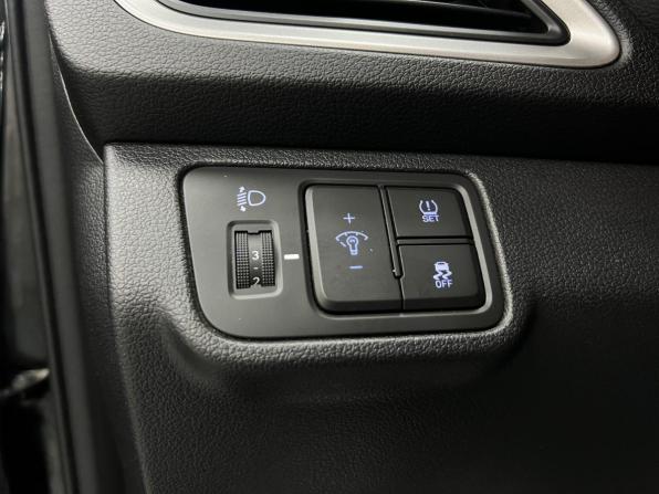 Hyundai Solaris II с пробегом 2017 года, цена 1 350 000 рублей, 105382 км, седан, Автокод Объявления