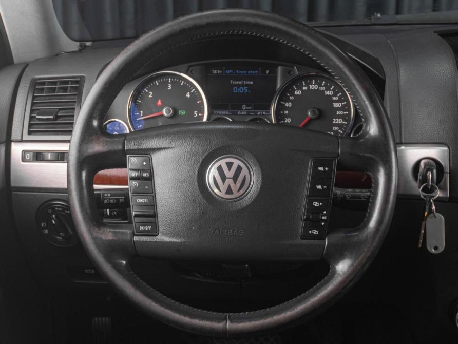 Volkswagen Touareg I Рестайлинг Тюмень  - изображение 17