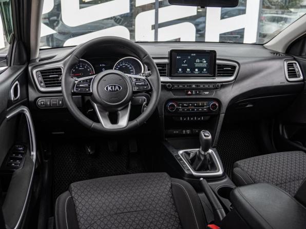 Kia Ceed III с пробегом 2018 года, цена 1 369 000 рублей, 98637 км, универсал, Автокод Объявления