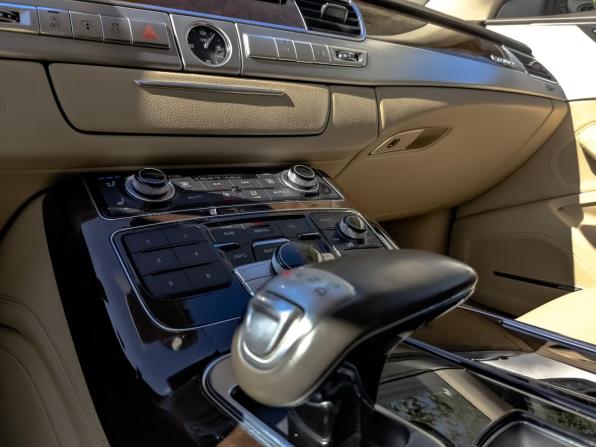 Audi A8 III (D4) Рестайлинг с пробегом 2014 года, цена 2 445 000 рублей, 190078 км, седан, Автокод Объявления
