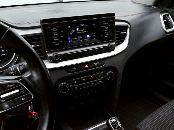 Kia Ceed III с пробегом 2021 года, цена 1 719 000 рублей, 110932 км, универсал, Автокод Объявления
