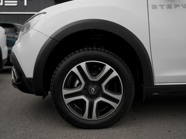 Renault Logan II Рестайлинг с пробегом 2019 года, цена 1 095 000 рублей, 84648 км, седан, Автокод Объявления