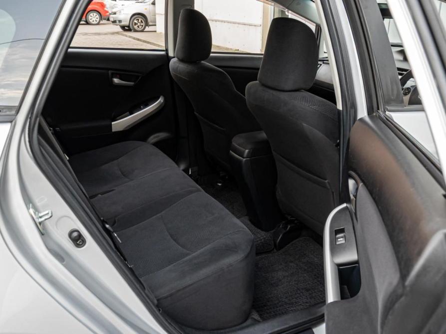 Toyota Prius III Рестайлинг (XW30) Краснодар  - изображение 11
