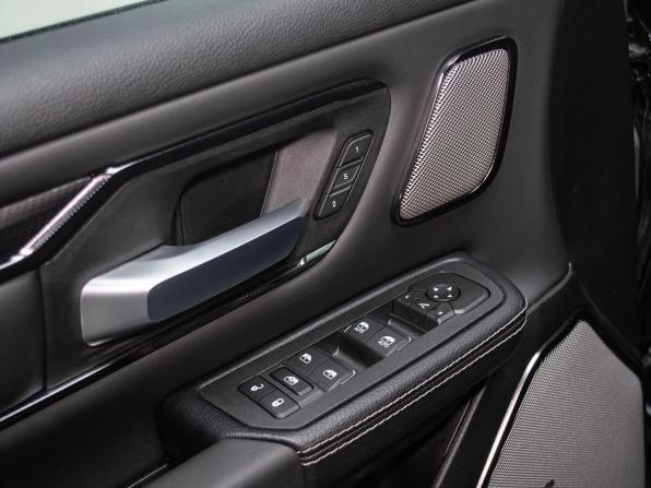 Ram 1500 V Рестайлинг с пробегом 2026 года, цена 10 990 000 рублей, 30 км, offers.body_type.unknown, Автокод Объявления