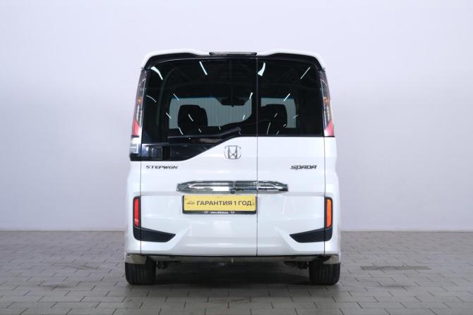 Honda Stepwgn V с пробегом 2015 года, цена 1 899 000 рублей, 132000 км, минивэн, Автокод Объявления