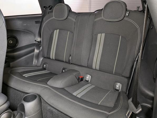 Mini Hatch III (F55/F56) Рестайлинг с пробегом 2020 года, цена 2 990 000 рублей, 84800 км, хэтчбек, Автокод Объявления