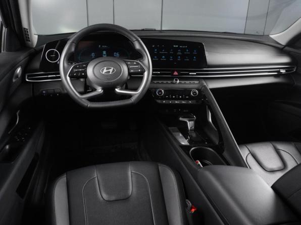 Hyundai Elantra VII (CN7) Рестайлинг с пробегом 2024 года, цена 2 150 000 рублей, 16115 км, седан, Автокод Объявления
