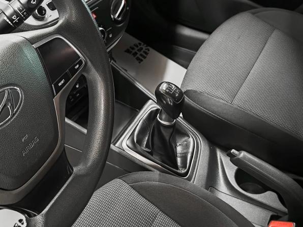 Hyundai Solaris II с пробегом 2017 года, цена 911 000 рублей, 178607 км, седан, Автокод Объявления
