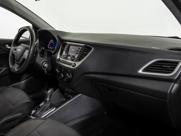 Hyundai Solaris II с пробегом 2018 года, цена 1 350 000 рублей, 46008 км, седан, Автокод Объявления