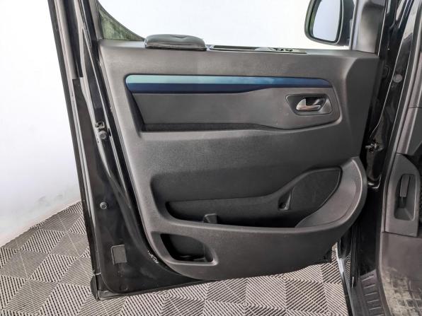 Peugeot Traveller I с пробегом 2018 года, цена 2 870 000 рублей, 128555 км, минивэн, Автокод Объявления