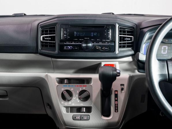 Daihatsu Mira e:S II с пробегом 2018 года, цена 675 000 рублей, 45990 км, хэтчбек, Автокод Объявления