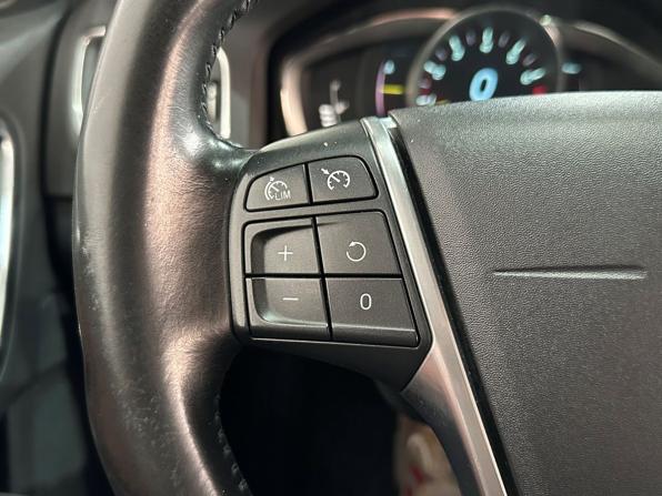 Volvo S60 II Рестайлинг с пробегом 2013 года, цена 1 430 000 рублей, 183130 км, седан, Автокод Объявления