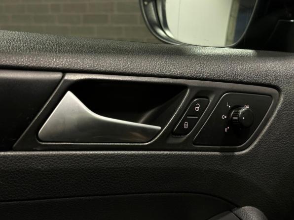 Volkswagen Jetta VI с пробегом 2013 года, цена 950 000 рублей, 198981 км, седан, Автокод Объявления