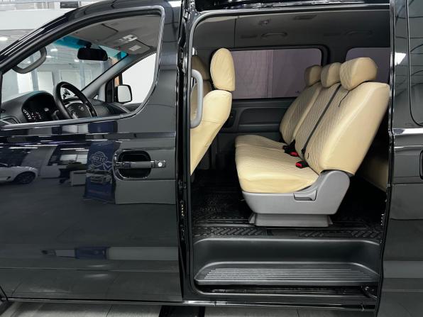 Hyundai H-1 II Рестайлинг 2 с пробегом 2018 года, цена 2 550 000 рублей, 175000 км, минивэн, Автокод Объявления