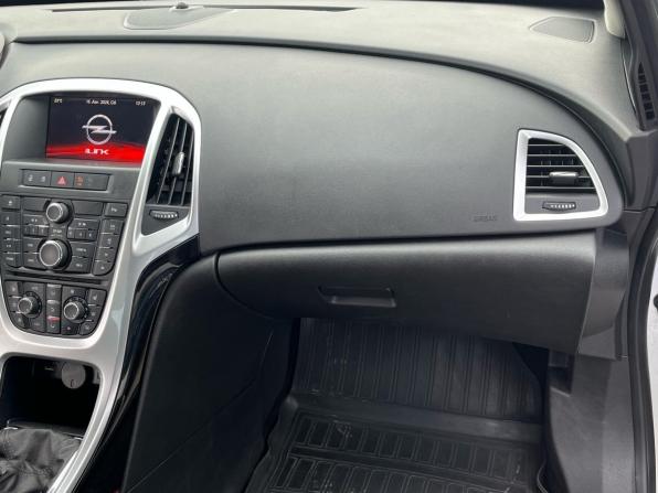 Opel Astra J Рестайлинг с пробегом 2014 года, цена 830 000 рублей, 155693 км, хэтчбек, Автокод Объявления