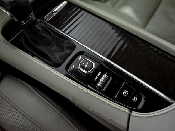 Volvo XC90 II с пробегом 2016 года, цена 3 415 000 рублей, 215904 км, внедорожник, Автокод Объявления